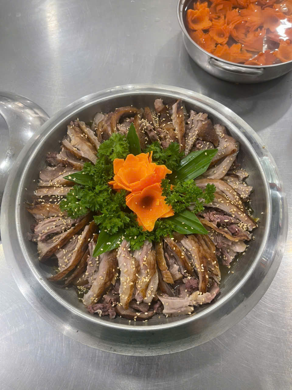 Nhím hấp lá nếp
